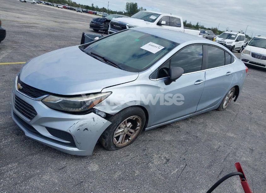Photo 2 of 2017 Chevrolet Cruze LT AUTO (VIN 1G1BE5SM3H7142670)