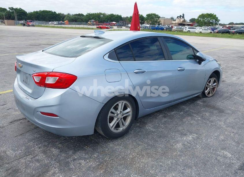 Photo 4 of 2017 Chevrolet Cruze LT AUTO (VIN 1G1BE5SM3H7142670)