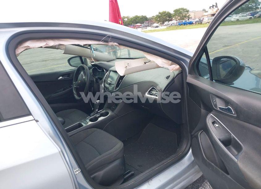 Photo 5 of 2017 Chevrolet Cruze LT AUTO (VIN 1G1BE5SM3H7142670)