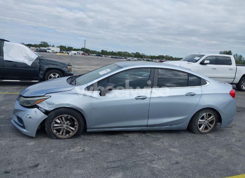 Photo 6 of 2017 Chevrolet Cruze LT AUTO (VIN 1G1BE5SM3H7142670)