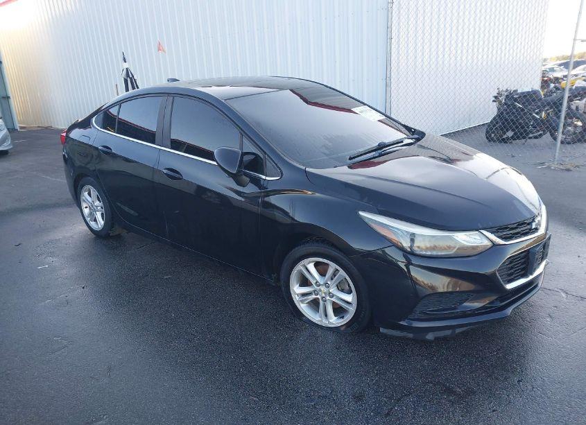 2017 Chevrolet Cruze LT AUTO (VIN 1G1BE5SM3H7147383) main photo