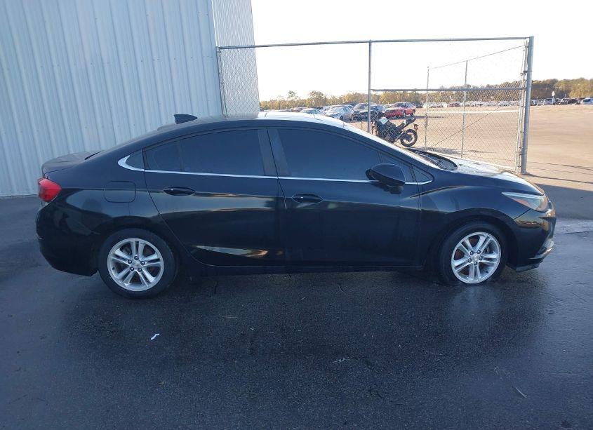 Photo 13 of 2017 Chevrolet Cruze LT AUTO (VIN 1G1BE5SM3H7147383)