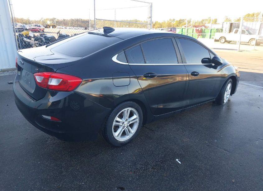 Photo 4 of 2017 Chevrolet Cruze LT AUTO (VIN 1G1BE5SM3H7147383)