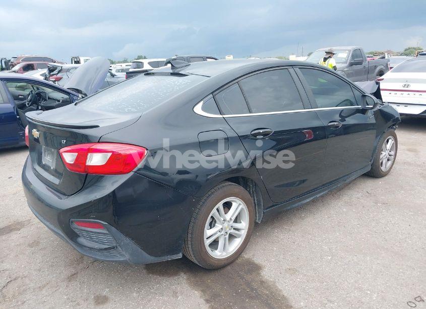 Photo 4 of 2017 Chevrolet Cruze LT AUTO (VIN 1G1BE5SM3H7155483)
