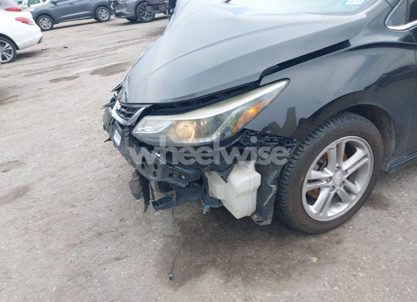 Photo 6 of 2017 Chevrolet Cruze LT AUTO (VIN 1G1BE5SM3H7155483)