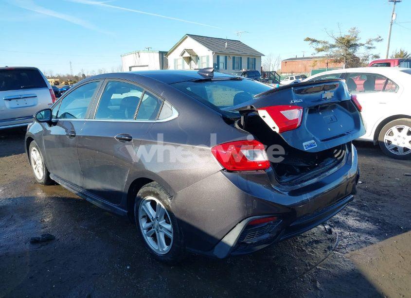 Photo 3 of 2017 Chevrolet Cruze LT AUTO (VIN 1G1BE5SM3H7162157)