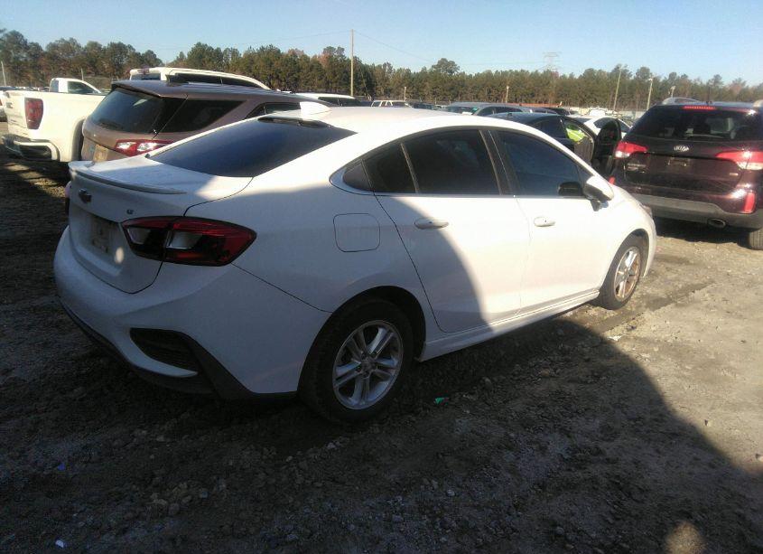 Photo 4 of 2017 Chevrolet Cruze LT AUTO (VIN 1G1BE5SM3H7193540)