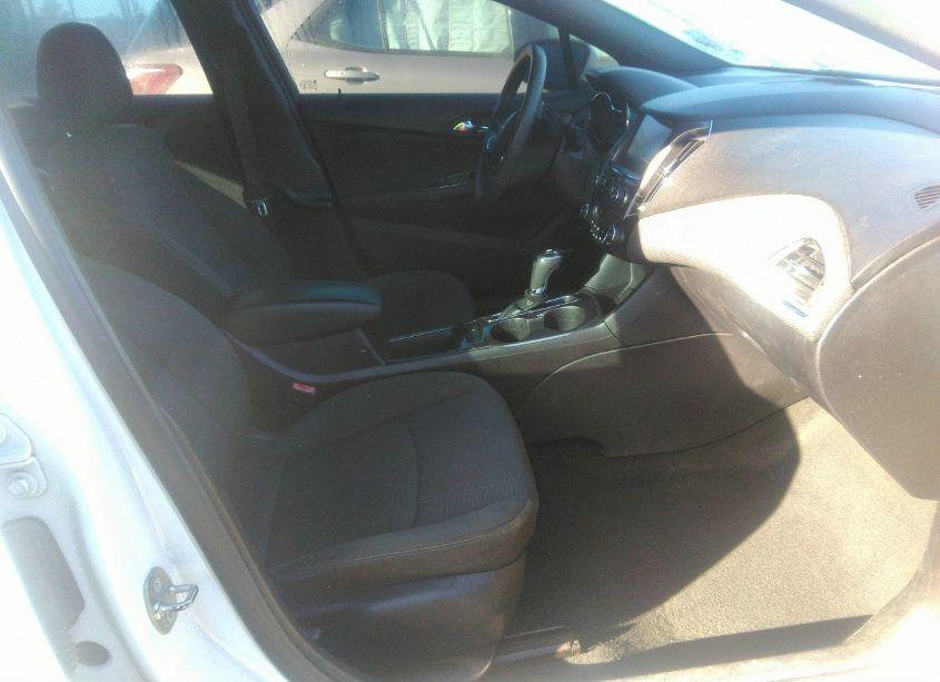 Photo 5 of 2017 Chevrolet Cruze LT AUTO (VIN 1G1BE5SM3H7193540)