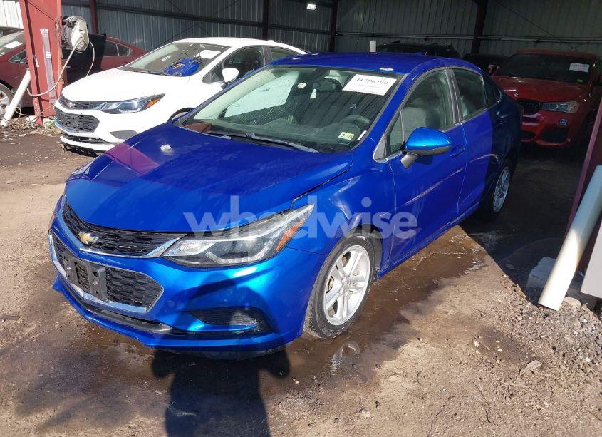 Photo 2 of 2017 Chevrolet Cruze LT AUTO (VIN 1G1BE5SM3H7210773)