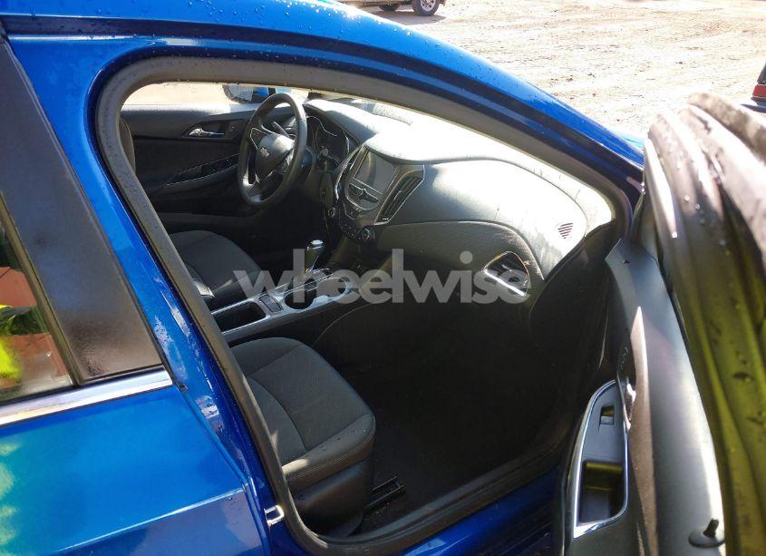 Photo 5 of 2017 Chevrolet Cruze LT AUTO (VIN 1G1BE5SM3H7210773)