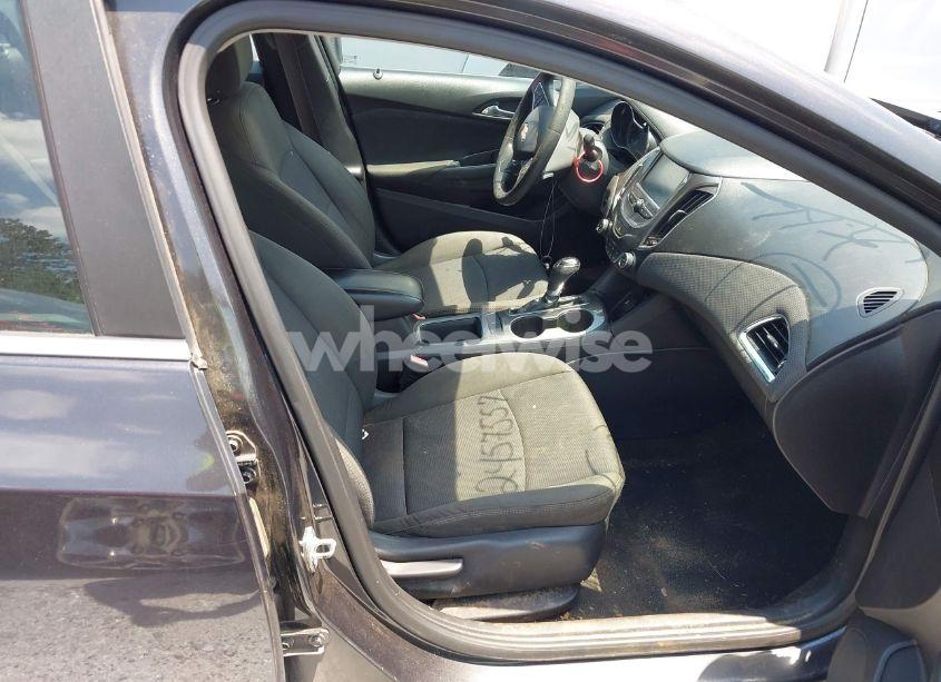 Photo 5 of 2017 Chevrolet Cruze LT AUTO (VIN 1G1BE5SM3H7228500)