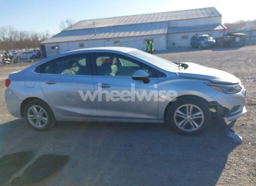 Photo 13 of 2017 Chevrolet Cruze LT AUTO (VIN 1G1BE5SM3H7234376)