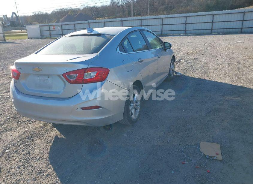Photo 4 of 2017 Chevrolet Cruze LT AUTO (VIN 1G1BE5SM3H7234376)