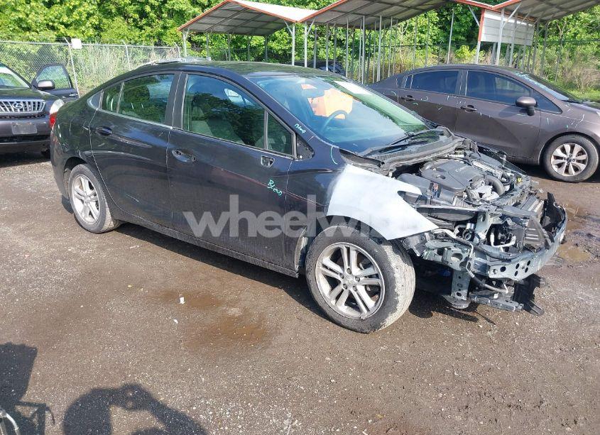 2017 Chevrolet Cruze LT AUTO (VIN 1G1BE5SM3H7242901) main photo