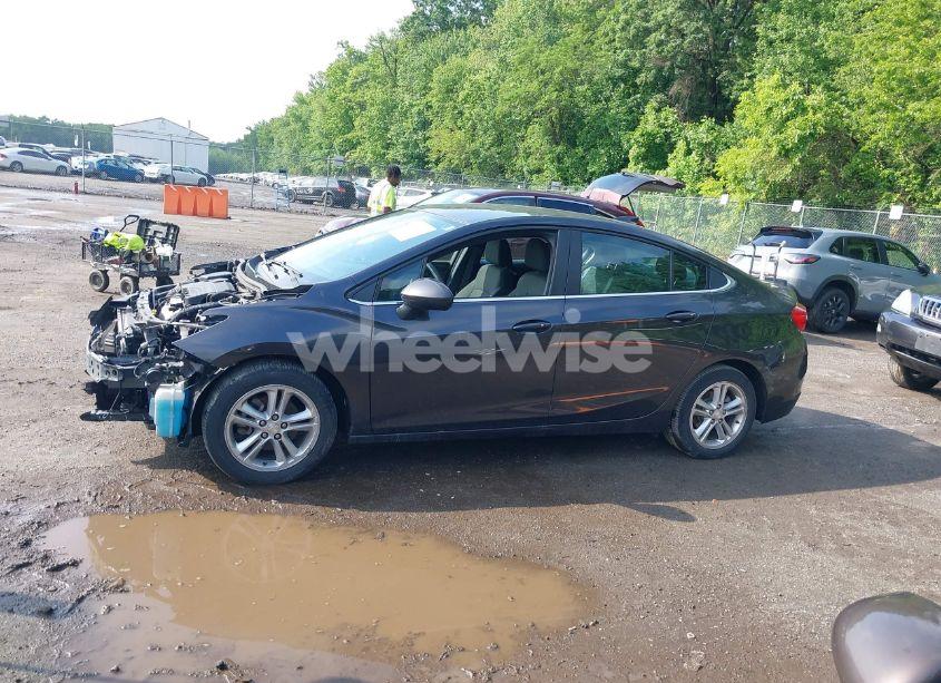 Photo 14 of 2017 Chevrolet Cruze LT AUTO (VIN 1G1BE5SM3H7242901)