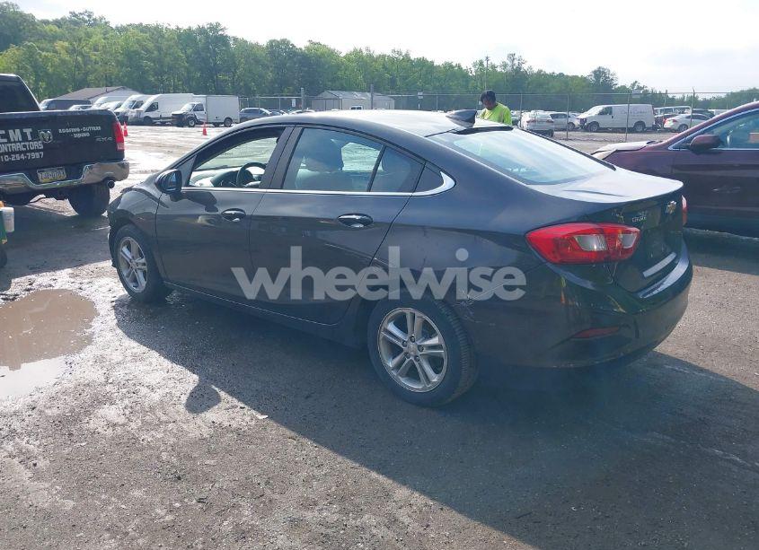 Photo 3 of 2017 Chevrolet Cruze LT AUTO (VIN 1G1BE5SM3H7242901)