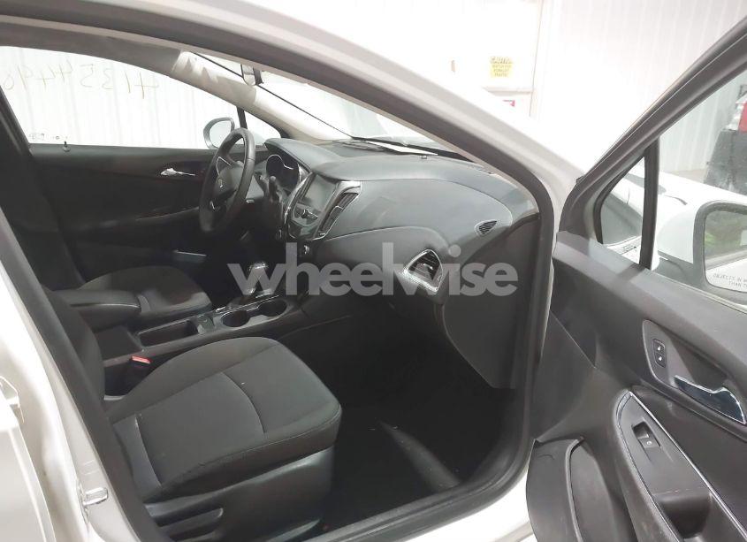 Photo 5 of 2017 Chevrolet Cruze (VIN 1G1BE5SM3H7245149)