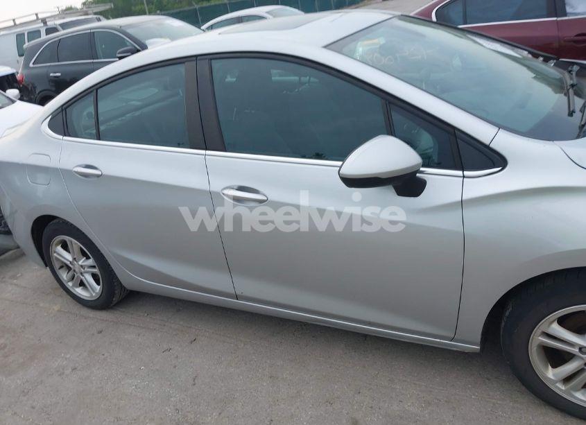 Photo 14 of 2017 Chevrolet Cruze LT AUTO (VIN 1G1BE5SM3H7262470)