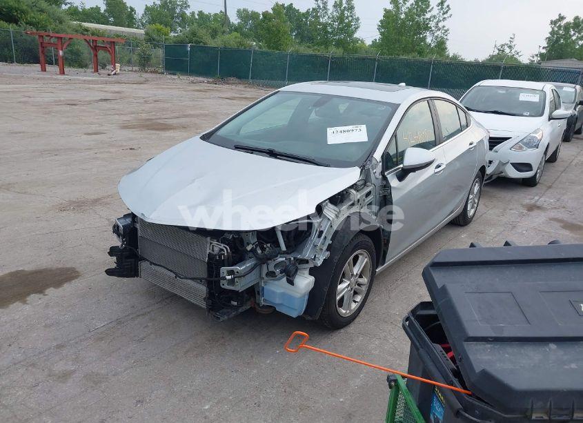 Photo 2 of 2017 Chevrolet Cruze LT AUTO (VIN 1G1BE5SM3H7262470)