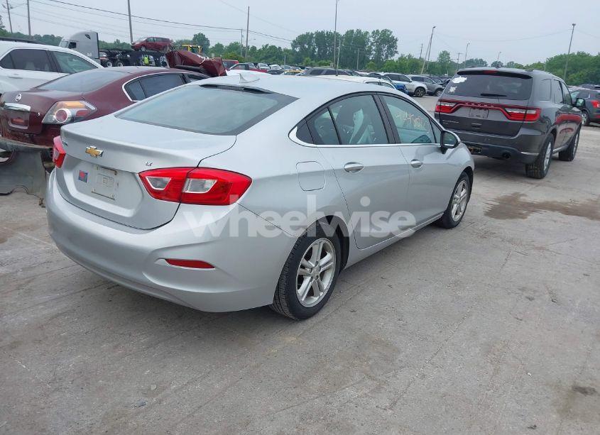 Photo 4 of 2017 Chevrolet Cruze LT AUTO (VIN 1G1BE5SM3H7262470)