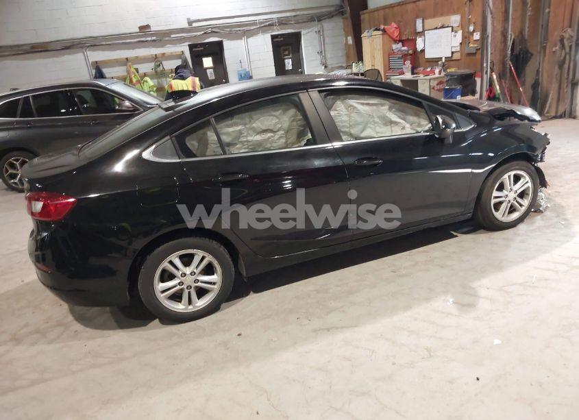 Photo 4 of 2017 Chevrolet Cruze LT AUTO (VIN 1G1BE5SM3H7270391)