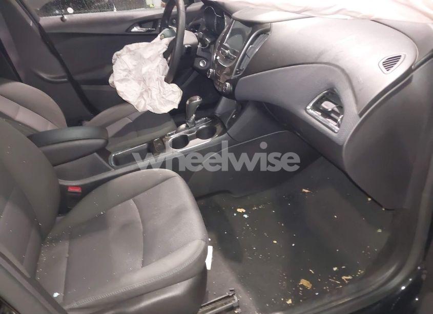 Photo 5 of 2017 Chevrolet Cruze LT AUTO (VIN 1G1BE5SM3H7270391)