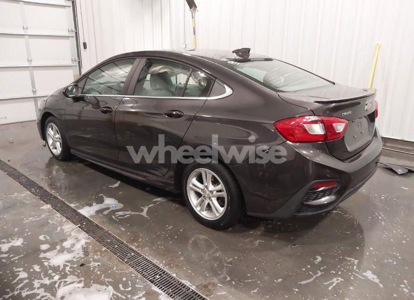 Photo 3 of 2017 Chevrolet Cruze LT AUTO (VIN 1G1BE5SM3H7270696)
