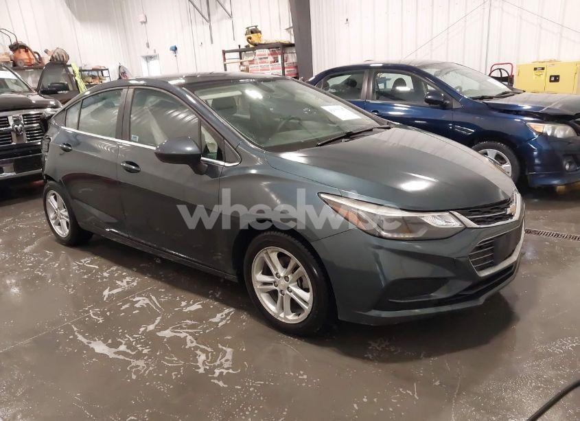 2018 Chevrolet Cruze LT AUTO (VIN 1G1BE5SM3J7100621) main photo