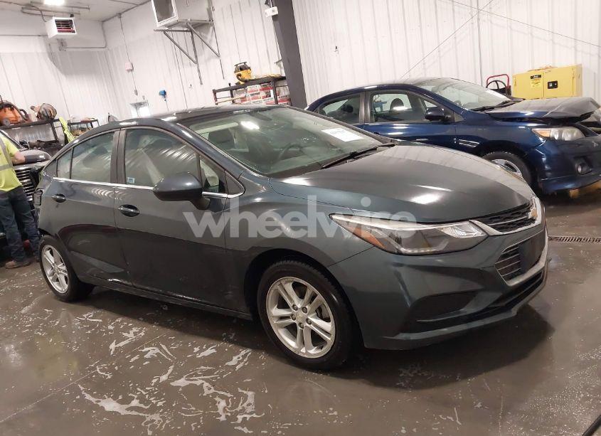 Photo 13 of 2018 Chevrolet Cruze LT AUTO (VIN 1G1BE5SM3J7100621)