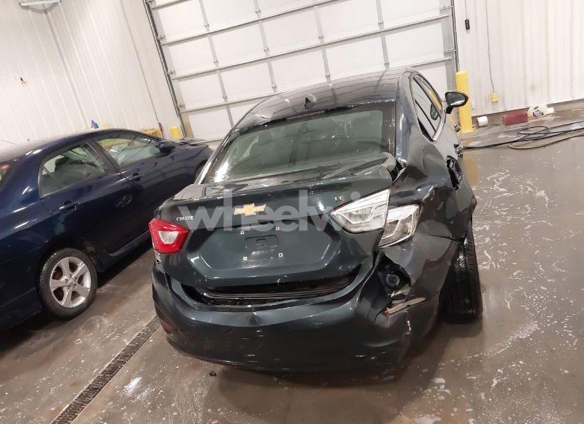 Photo 16 of 2018 Chevrolet Cruze LT AUTO (VIN 1G1BE5SM3J7100621)