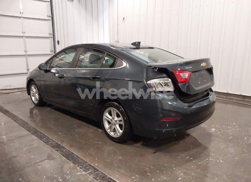 Photo 3 of 2018 Chevrolet Cruze LT AUTO (VIN 1G1BE5SM3J7100621)