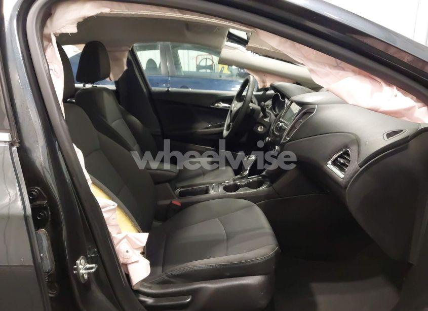 Photo 5 of 2018 Chevrolet Cruze LT AUTO (VIN 1G1BE5SM3J7100621)