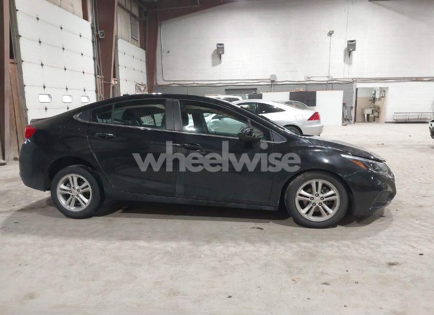 Photo 13 of 2018 Chevrolet Cruze LT AUTO (VIN 1G1BE5SM3J7102787)