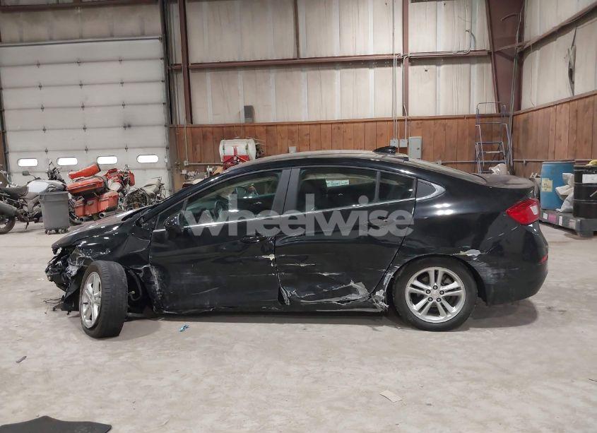 Photo 14 of 2018 Chevrolet Cruze LT AUTO (VIN 1G1BE5SM3J7102787)