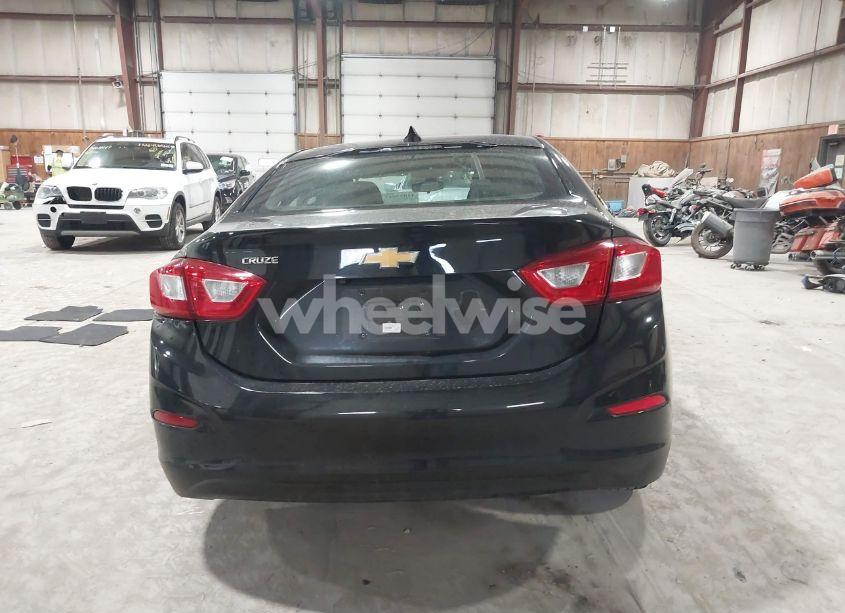 Photo 16 of 2018 Chevrolet Cruze LT AUTO (VIN 1G1BE5SM3J7102787)