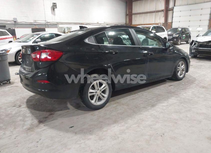Photo 4 of 2018 Chevrolet Cruze LT AUTO (VIN 1G1BE5SM3J7102787)