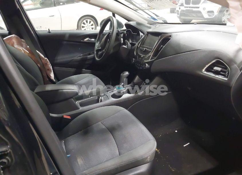 Photo 5 of 2018 Chevrolet Cruze LT AUTO (VIN 1G1BE5SM3J7102787)