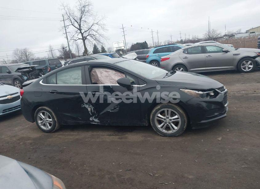 Photo 13 of 2018 Chevrolet Cruze LT AUTO (VIN 1G1BE5SM3J7107567)