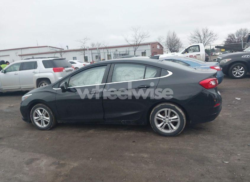 Photo 14 of 2018 Chevrolet Cruze LT AUTO (VIN 1G1BE5SM3J7107567)