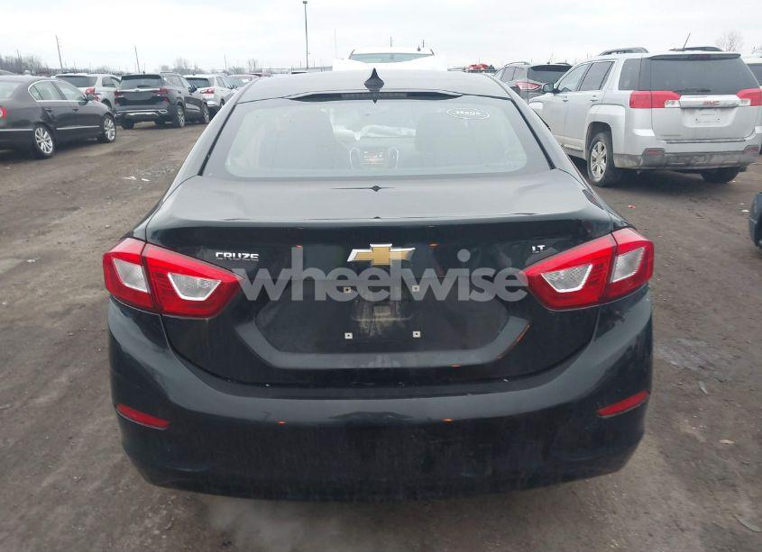 Photo 16 of 2018 Chevrolet Cruze LT AUTO (VIN 1G1BE5SM3J7107567)