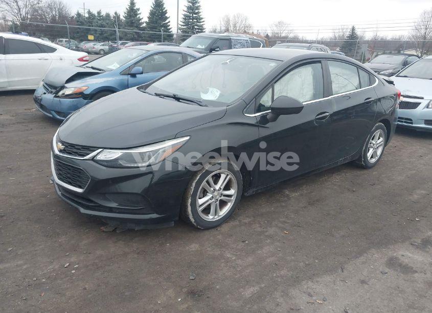 Photo 2 of 2018 Chevrolet Cruze LT AUTO (VIN 1G1BE5SM3J7107567)