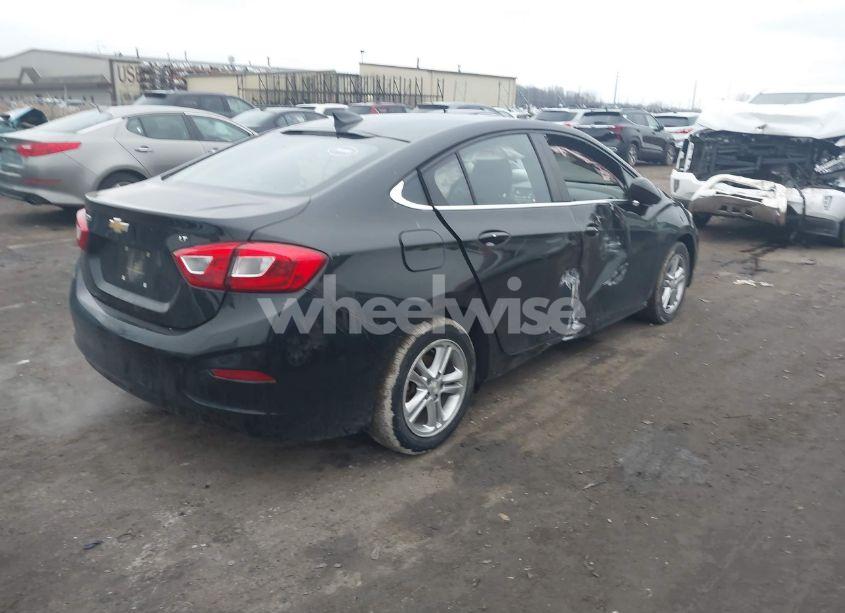 Photo 4 of 2018 Chevrolet Cruze LT AUTO (VIN 1G1BE5SM3J7107567)