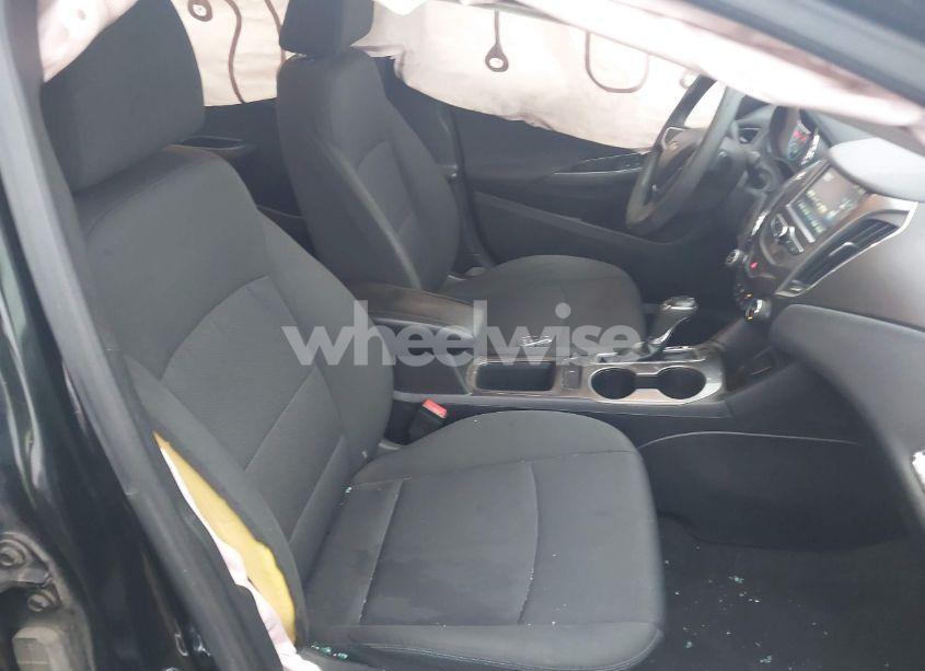 Photo 5 of 2018 Chevrolet Cruze LT AUTO (VIN 1G1BE5SM3J7107567)