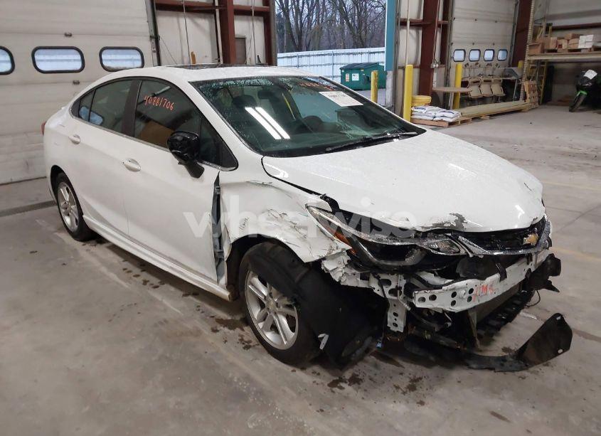 2018 Chevrolet Cruze LT AUTO (VIN 1G1BE5SM3J7109996) main photo