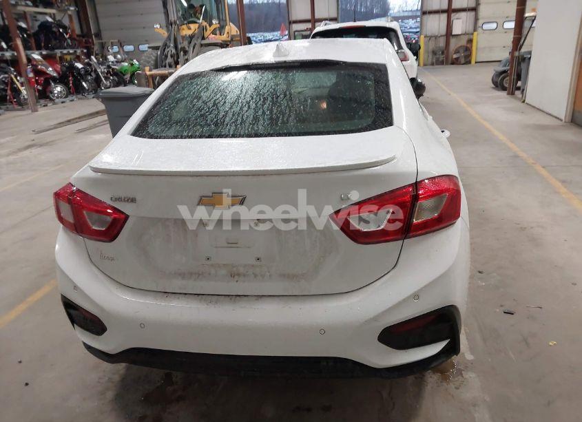 Photo 16 of 2018 Chevrolet Cruze LT AUTO (VIN 1G1BE5SM3J7109996)