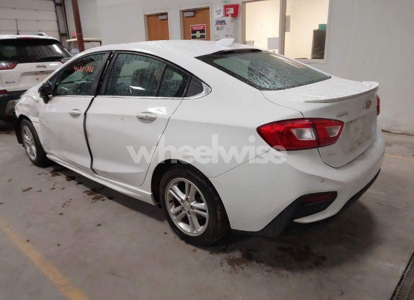 Photo 3 of 2018 Chevrolet Cruze LT AUTO (VIN 1G1BE5SM3J7109996)