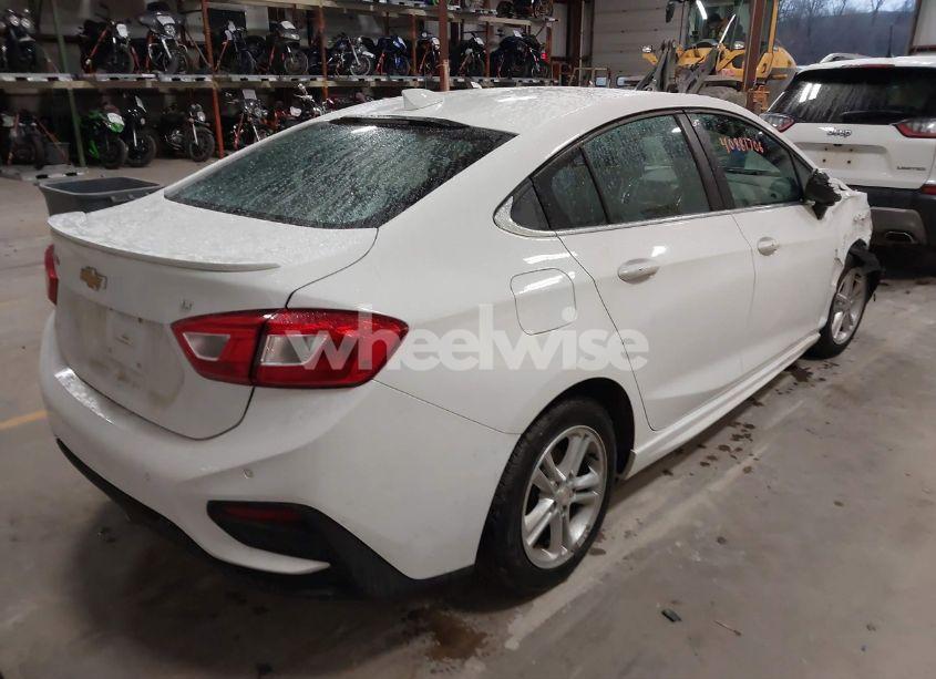 Photo 4 of 2018 Chevrolet Cruze LT AUTO (VIN 1G1BE5SM3J7109996)