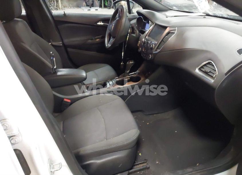 Photo 5 of 2018 Chevrolet Cruze LT AUTO (VIN 1G1BE5SM3J7109996)