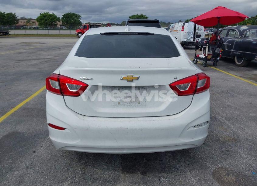 Photo 16 of 2018 Chevrolet Cruze LT AUTO (VIN 1G1BE5SM3J7113384)