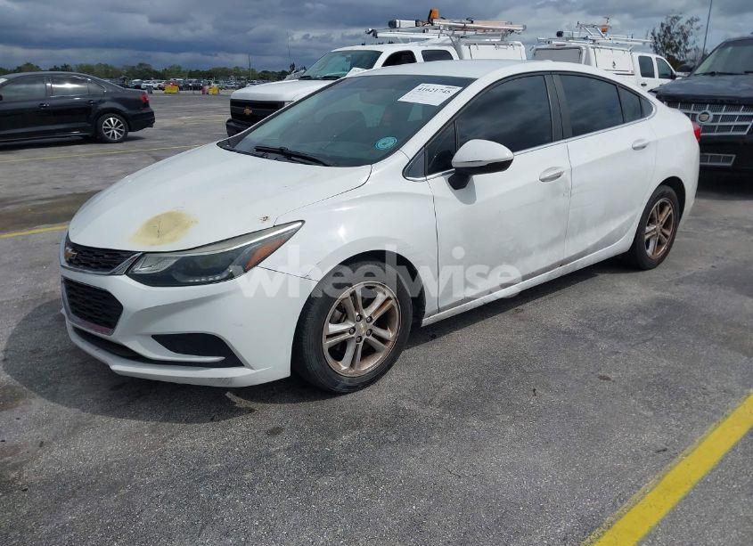 Photo 2 of 2018 Chevrolet Cruze LT AUTO (VIN 1G1BE5SM3J7113384)